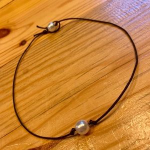 1 pearl choker